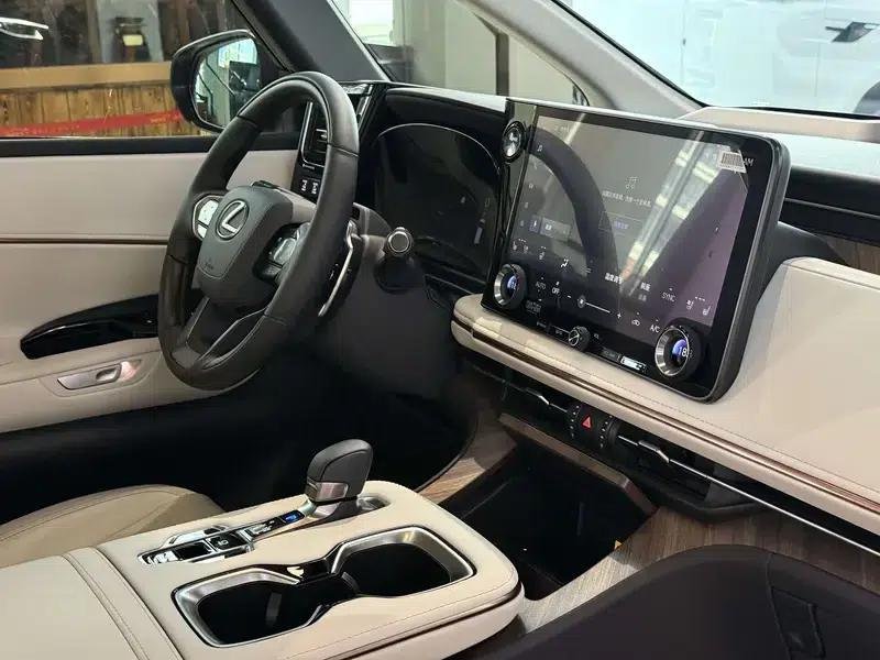 Lexus LM 500h DIRECT4 6-Seat Premium Edition (2026) — миниатюра 20