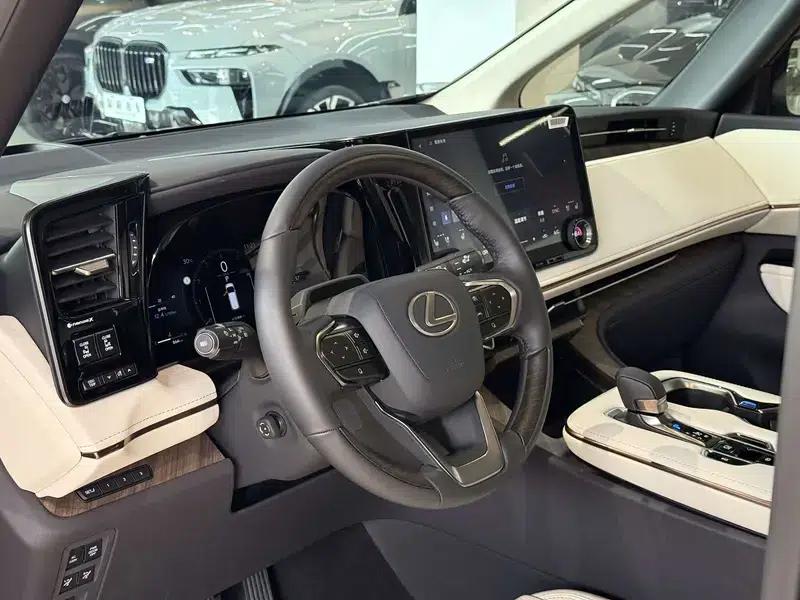 Lexus LM 500h DIRECT4 6-Seat Premium Edition (2026) — миниатюра 21