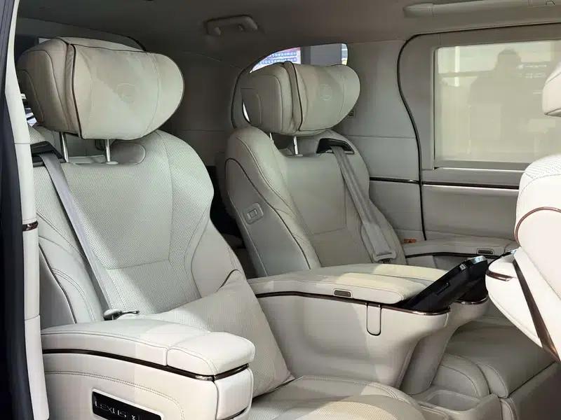 Lexus LM 500h DIRECT4 6-Seat Premium Edition (2026) — миниатюра 25