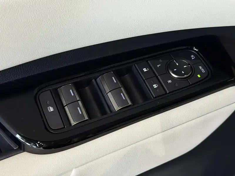 Lexus LM 500h DIRECT4 6-Seat Premium Edition (2026) — миниатюра 28