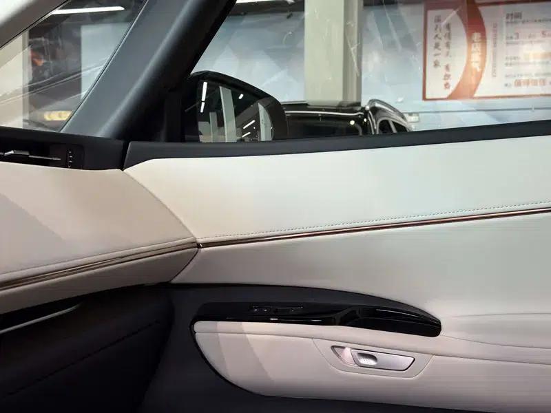 Lexus LM 500h DIRECT4 6-Seat Premium Edition (2026) — миниатюра 8