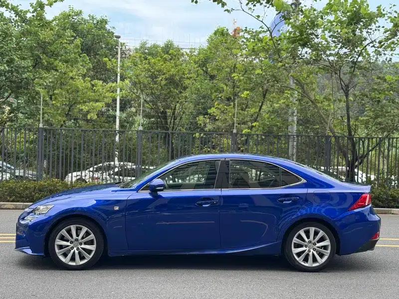 Lexus IS 2015 200t F SPORT — миниатюра 4