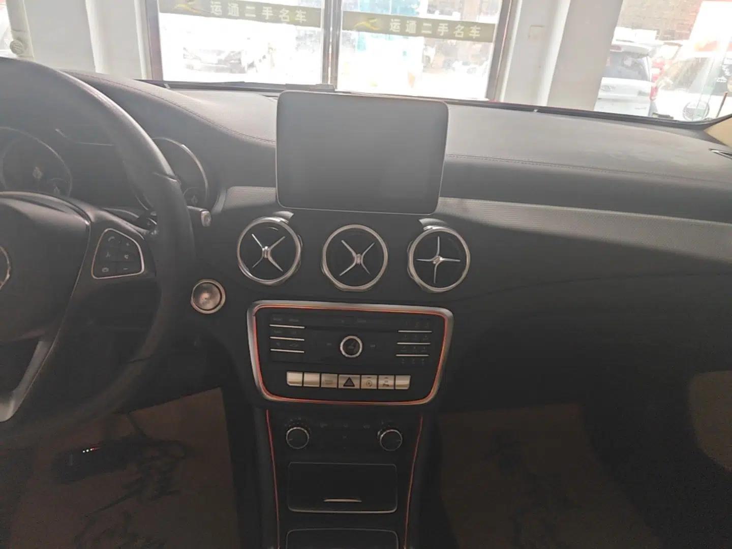 Mercedes-Benz GLA 2017 GLA 200 Fashion Model — миниатюра 15