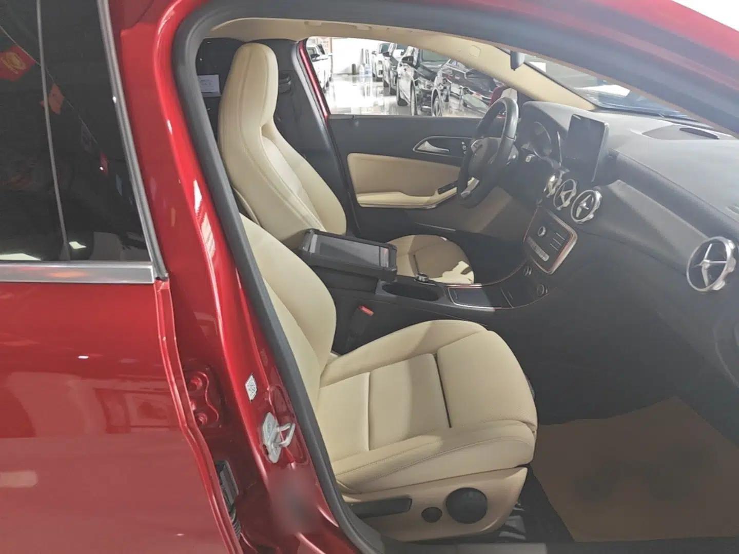 Mercedes-Benz GLA 2017 GLA 200 Fashion Model — миниатюра 19