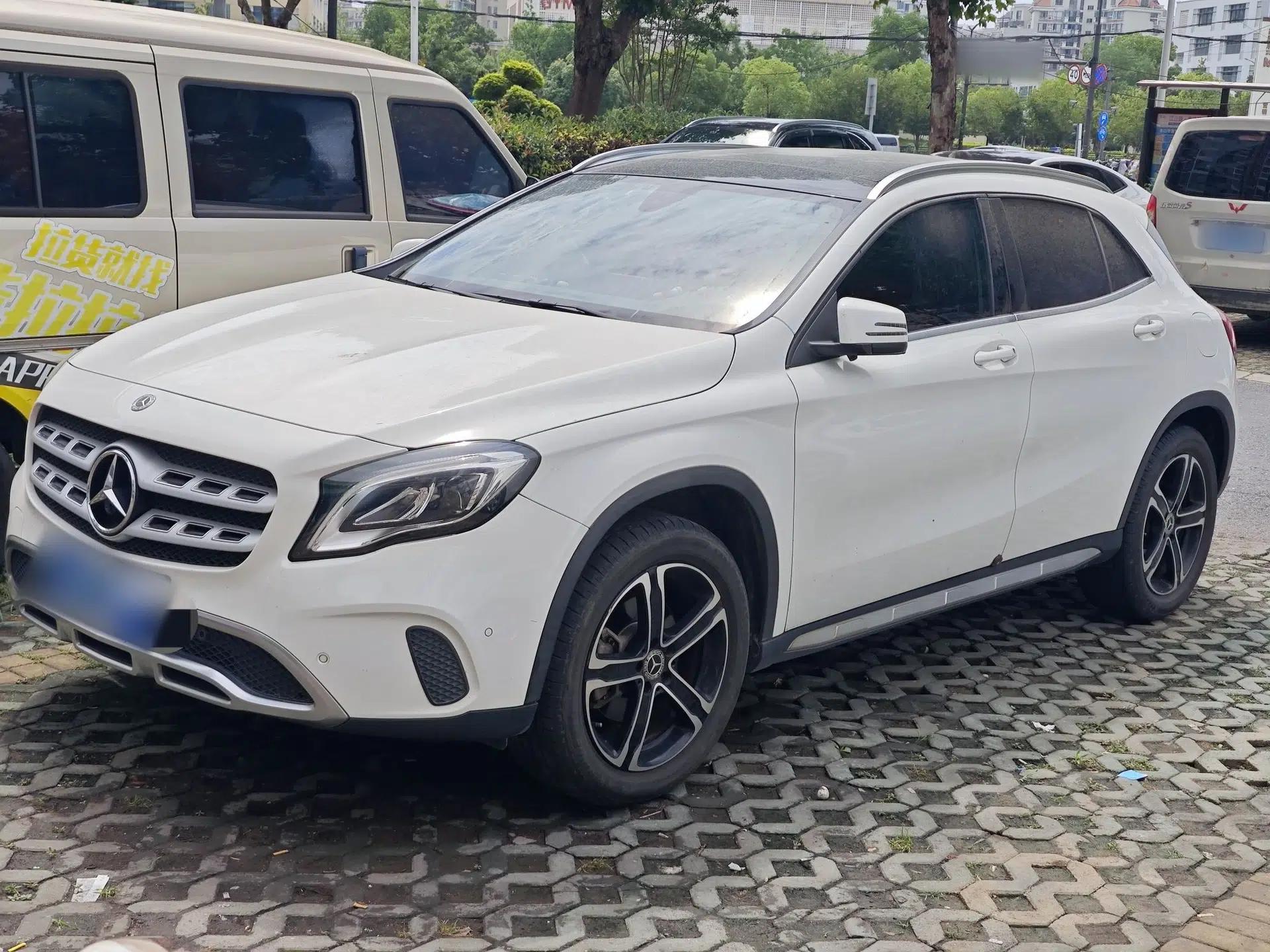 Mercedes-Benz GLA 2018 GLA 200 Fashion Model — миниатюра 1