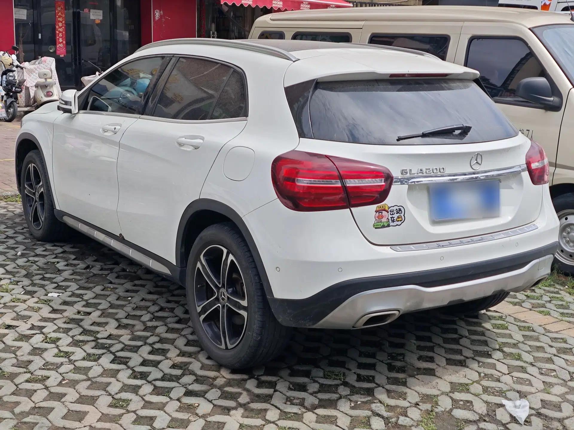 Mercedes-Benz GLA 2018 GLA 200 Fashion Model — миниатюра 19