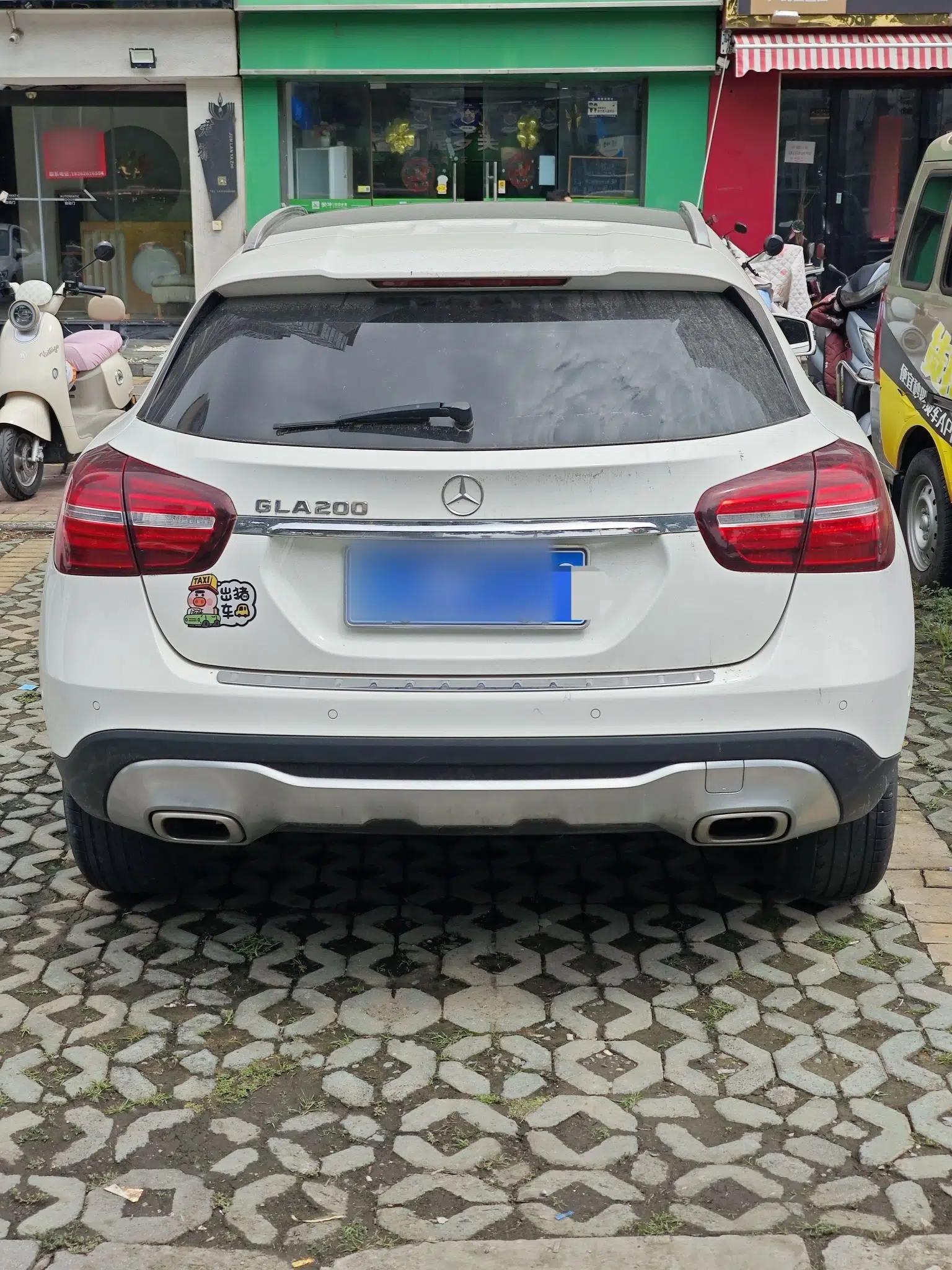 Mercedes-Benz GLA 2018 GLA 200 Fashion Model — миниатюра 20