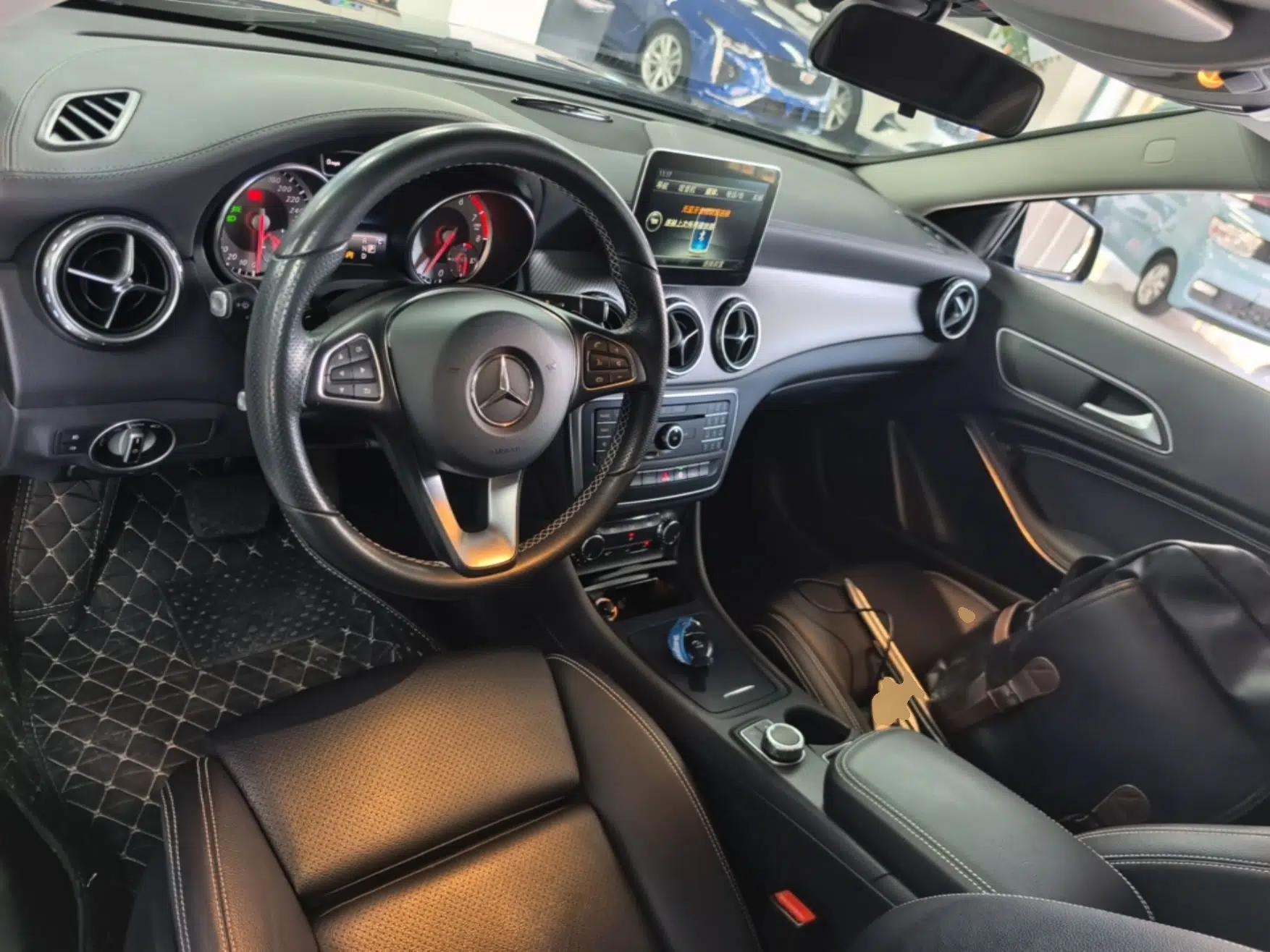 Mercedes-Benz GLA 2016 GLA 200 Fashion Model — миниатюра 12