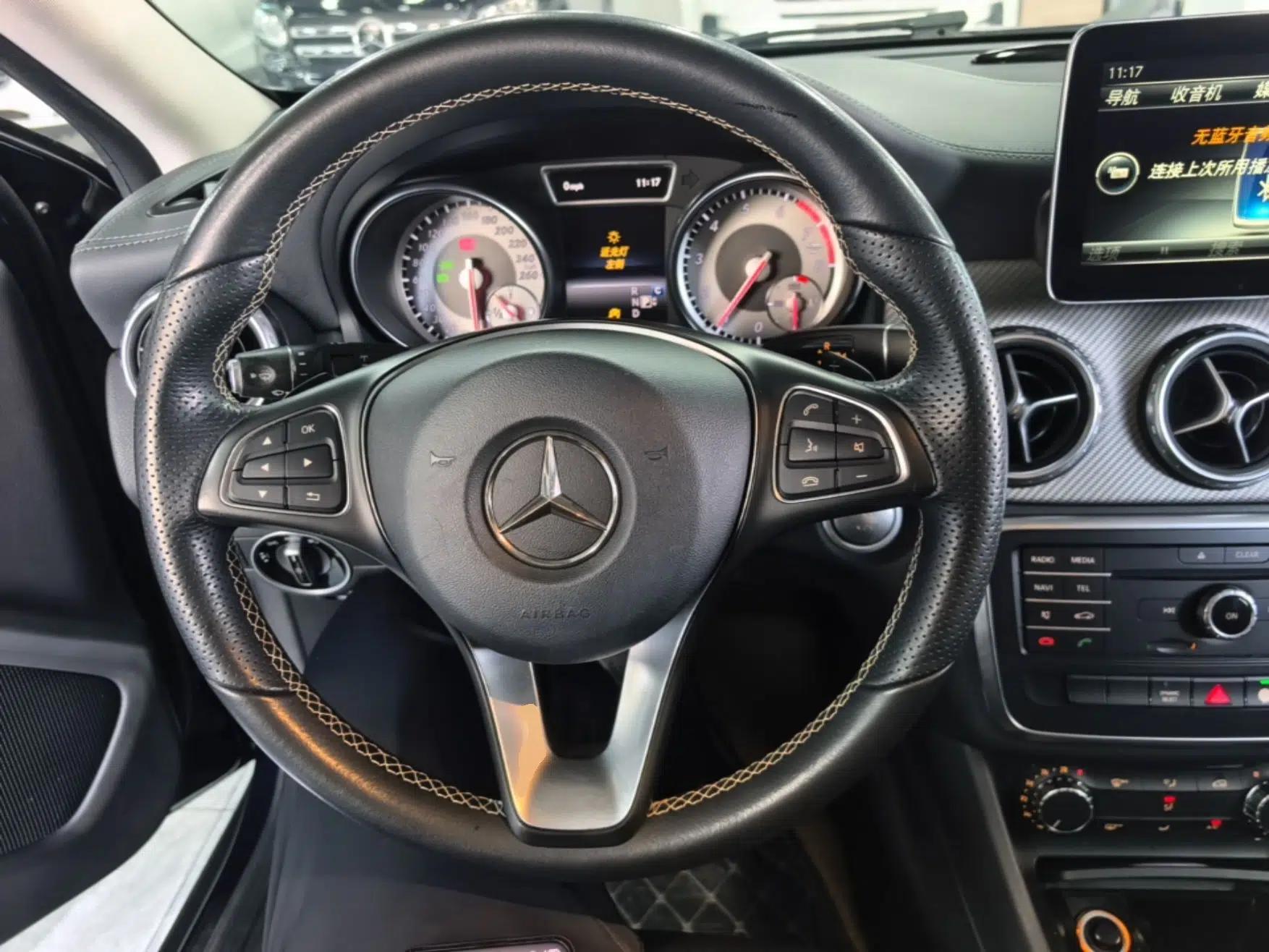 Mercedes-Benz GLA 2016 GLA 200 Fashion Model — миниатюра 13