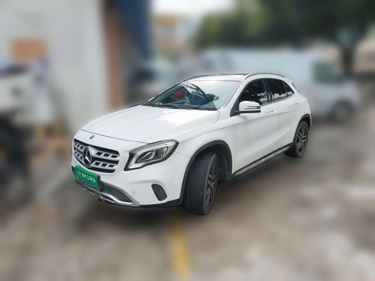 Mercedes-Benz GLA 2017 GLA 200 Fashion Model — миниатюра 1