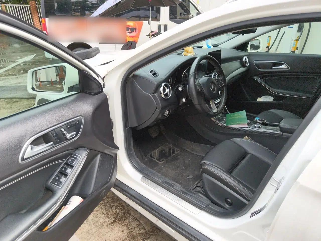 Mercedes-Benz GLA 2017 GLA 200 Fashion Model — миниатюра 16