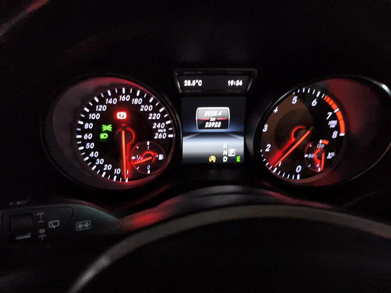 Mercedes-Benz GLA 2015 GLA 200 Fashion Model — миниатюра 11
