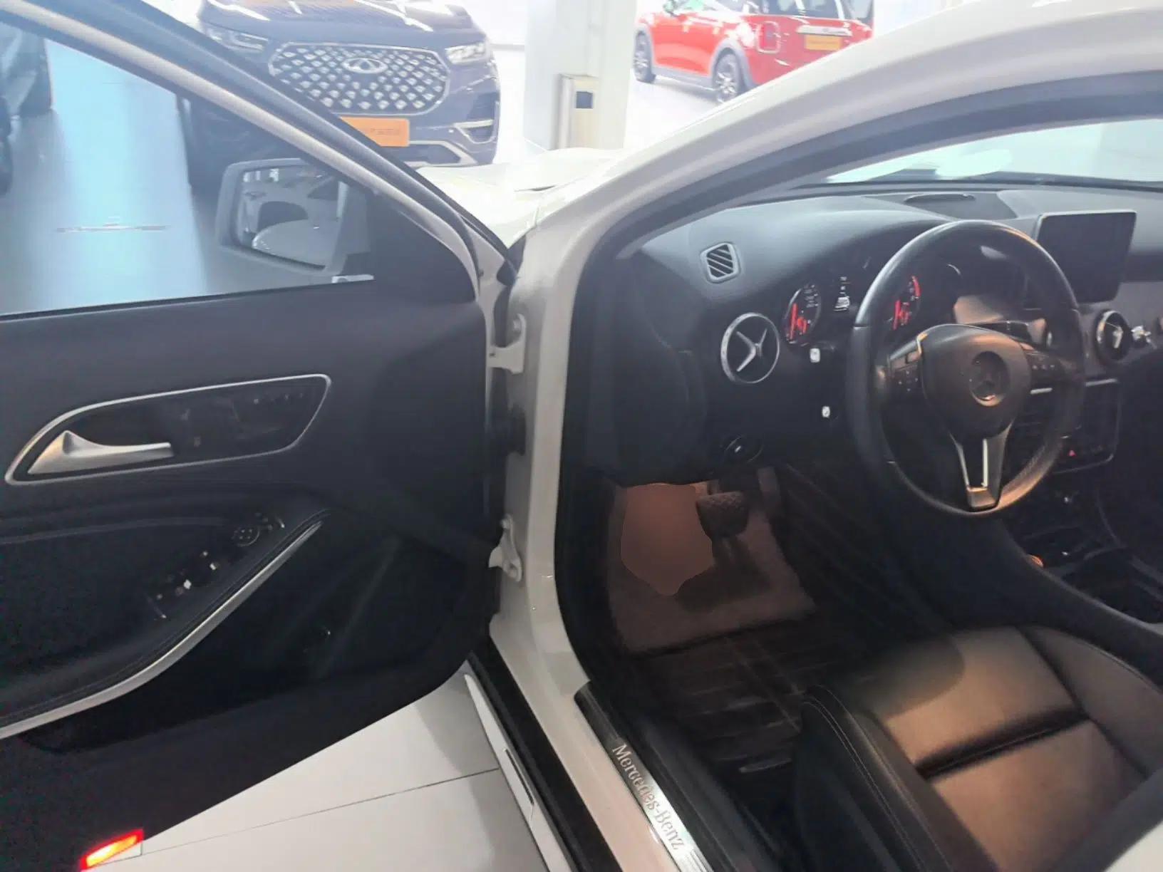 Mercedes-Benz GLA 2016 GLA 220 4MATIC Luxury Model — миниатюра 23