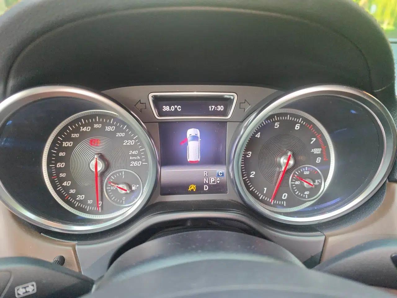 Mercedes-Benz GLS 2018 GLS 400 4MATIC Luxury Model — миниатюра 11