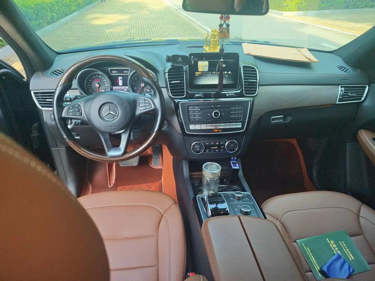 Mercedes-Benz GLS 2018 GLS 400 4MATIC Luxury Model — миниатюра 9