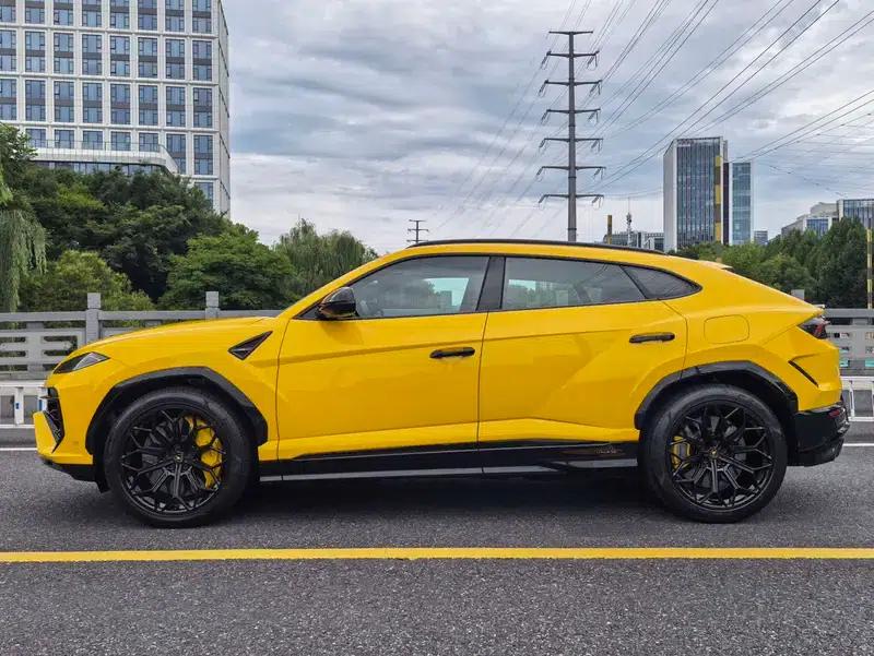 2025 Urus SE 4.0T Standard Edition — миниатюра 3