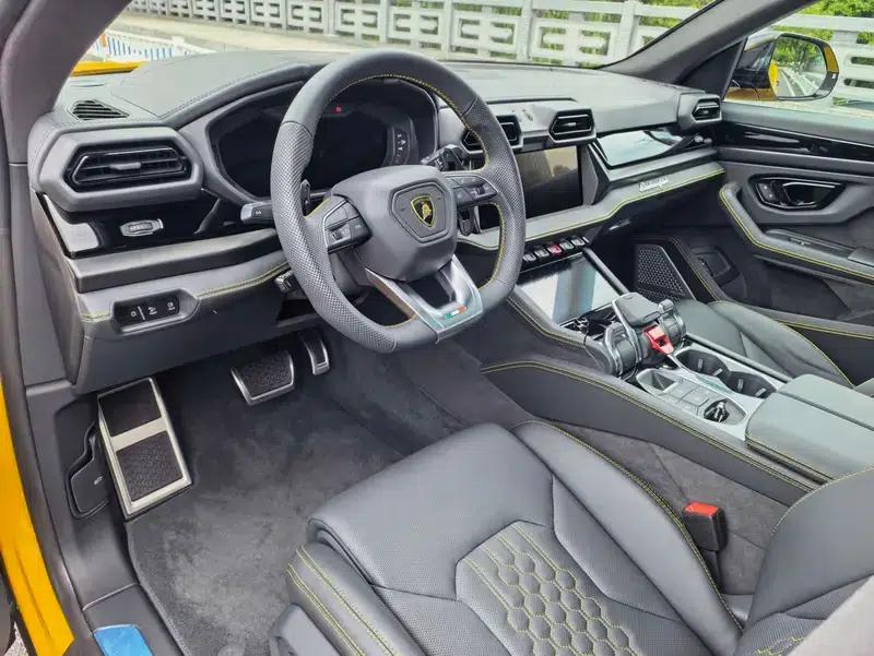 2025 Urus SE 4.0T Standard Edition — миниатюра 6