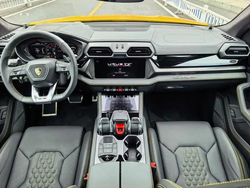 2025 Urus SE 4.0T Standard Edition — миниатюра 7