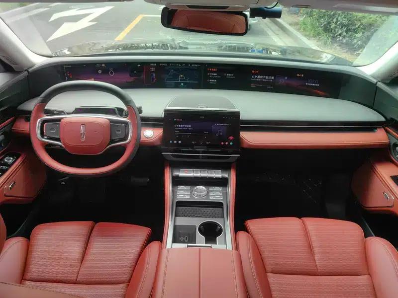 Navigator 2025 2.0T AWD Premium Edition — миниатюра 11