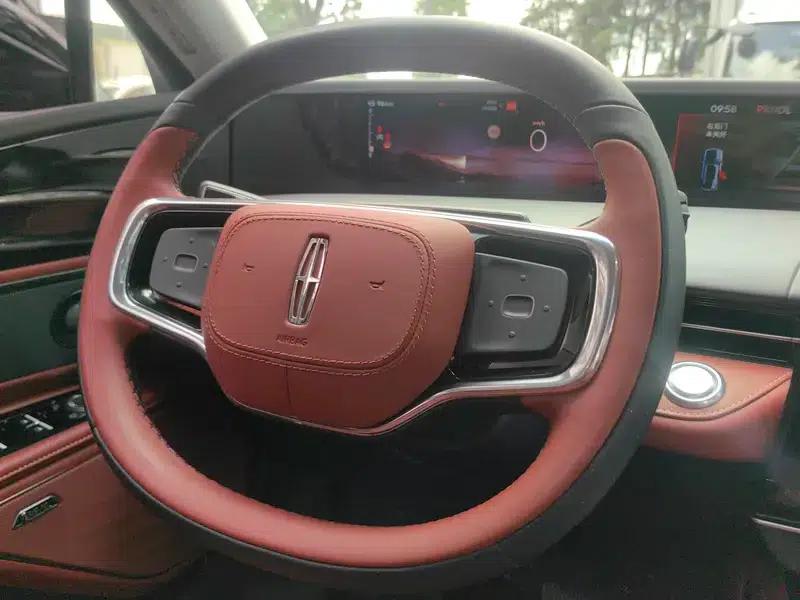 Navigator 2025 2.0T AWD Premium Edition — миниатюра 13