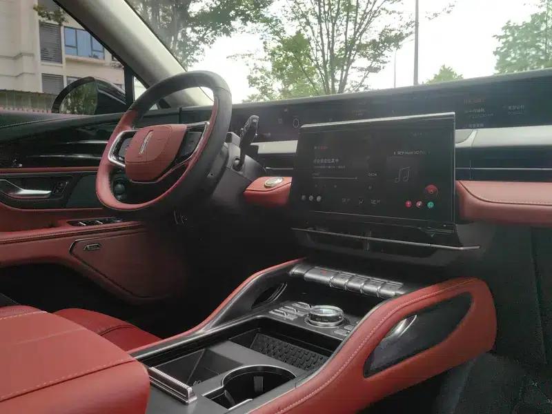Navigator 2025 2.0T AWD Premium Edition — миниатюра 15