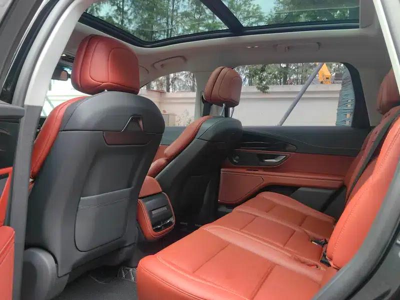 Navigator 2025 2.0T AWD Premium Edition — миниатюра 17