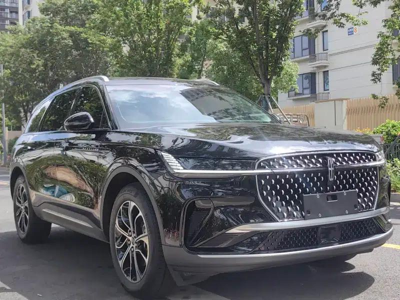 Navigator 2025 2.0T AWD Premium Edition — миниатюра 3