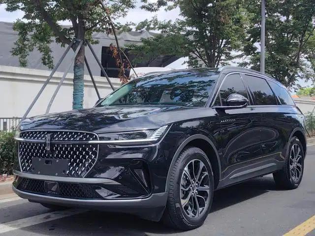 Navigator 2025 2.0T AWD Premium Edition