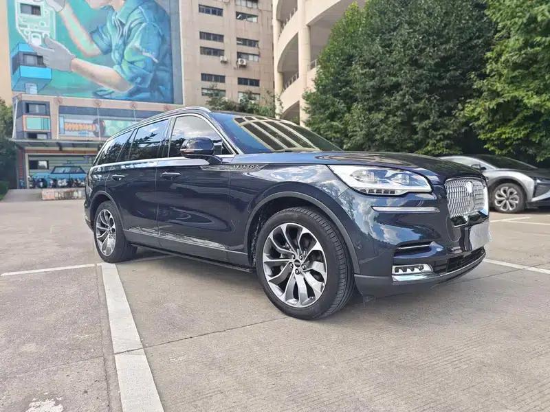 2020 Aviator 3.0T V6 AWD Executive Edition — миниатюра 3