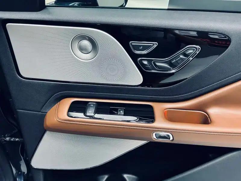 2020 Aviator 3.0T V6 AWD Executive Edition — миниатюра 10