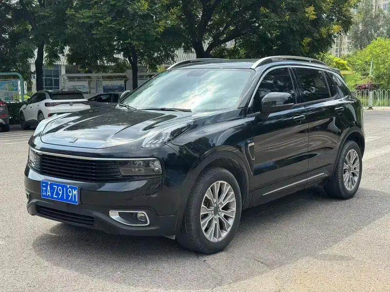 Lynk & Co 01 2017 2.0T 2WD Pro Edition — миниатюра 1