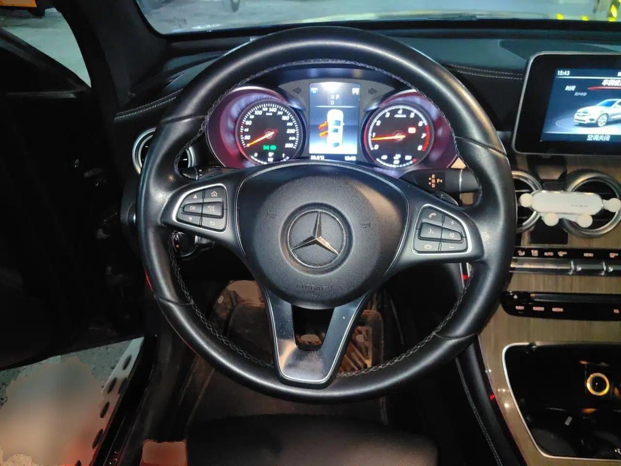 Mercedes-Benz GLC Coupe 2018 GLC 260 4MATIC Coupe SUV — миниатюра 10