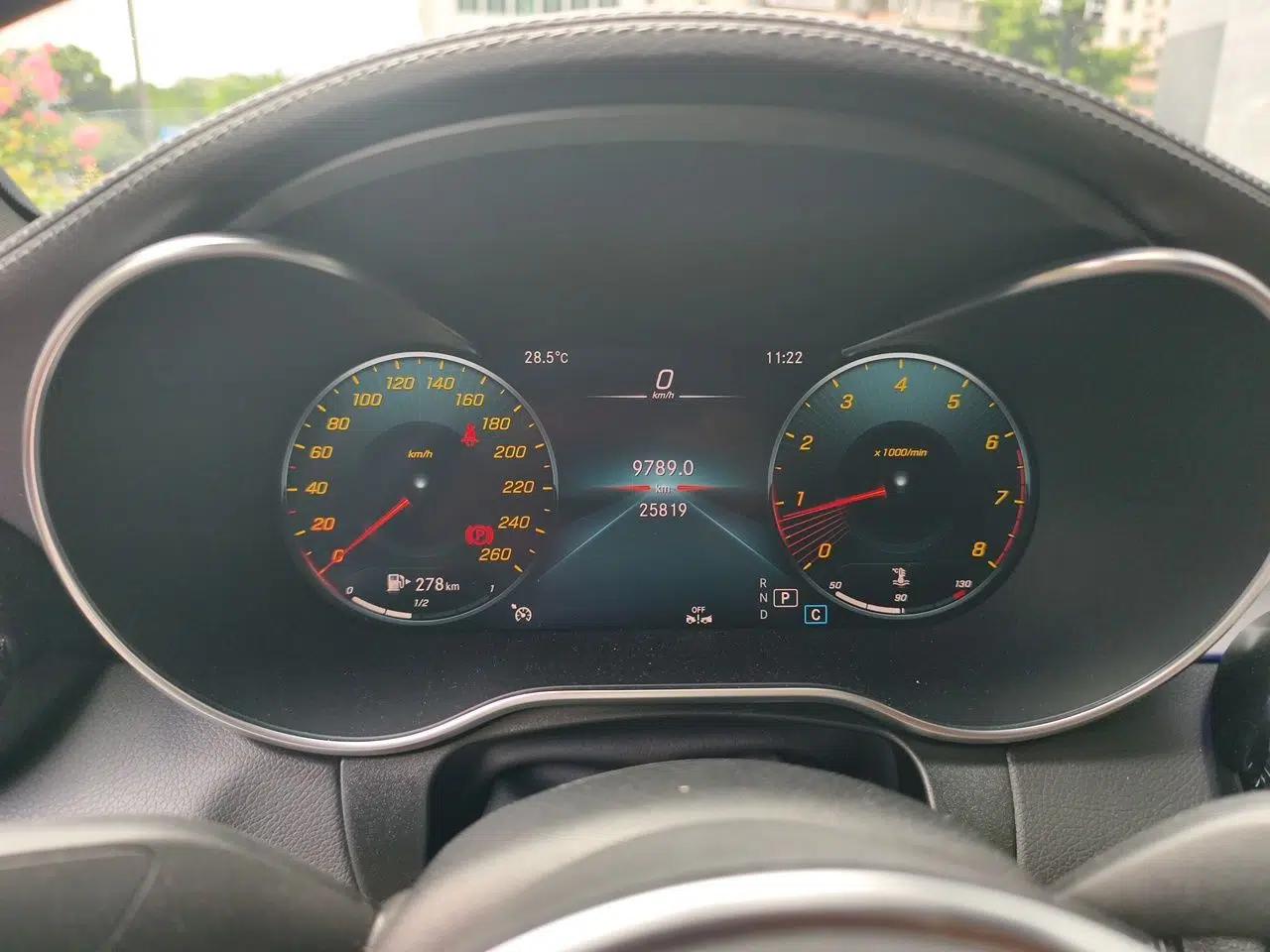 Mercedes-Benz GLC Coupe 2023 GLC 260 4MATIC Coupe SUV — миниатюра 11