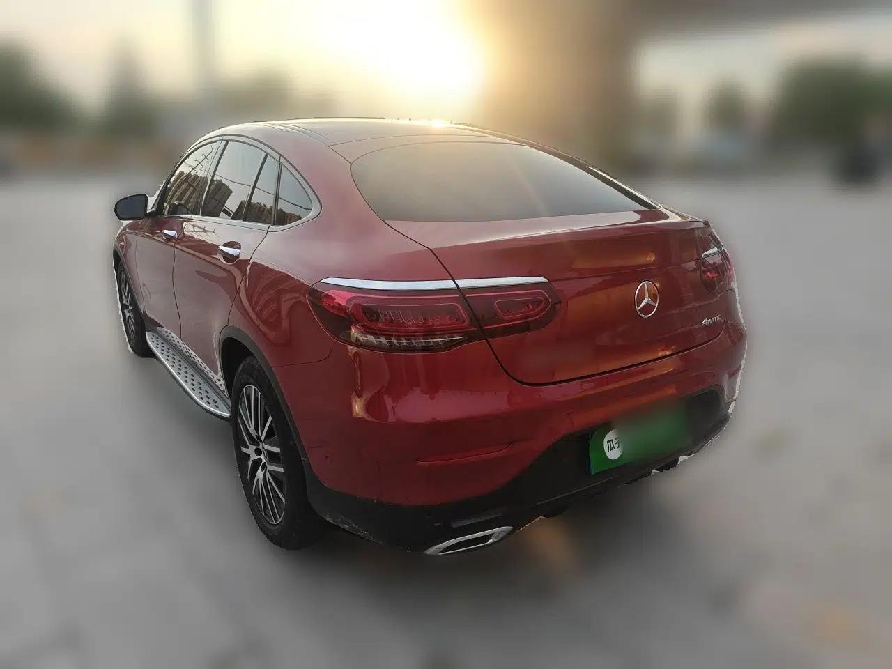Mercedes-Benz GLC Coupe 2020 GLC 300 4MATIC Coupe SUV — миниатюра 4
