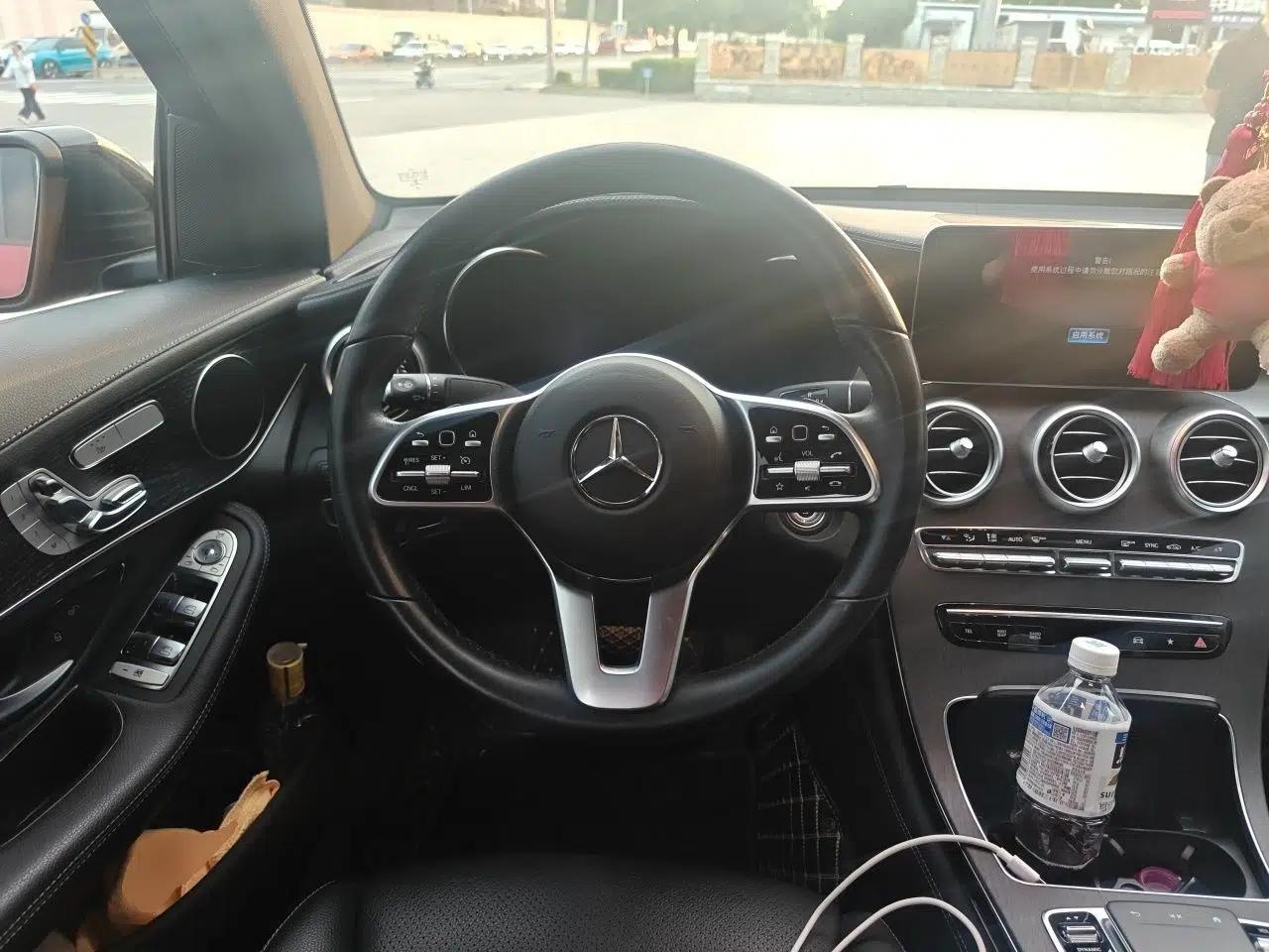 Mercedes-Benz GLC Coupe 2020 GLC 300 4MATIC Coupe SUV — миниатюра 10
