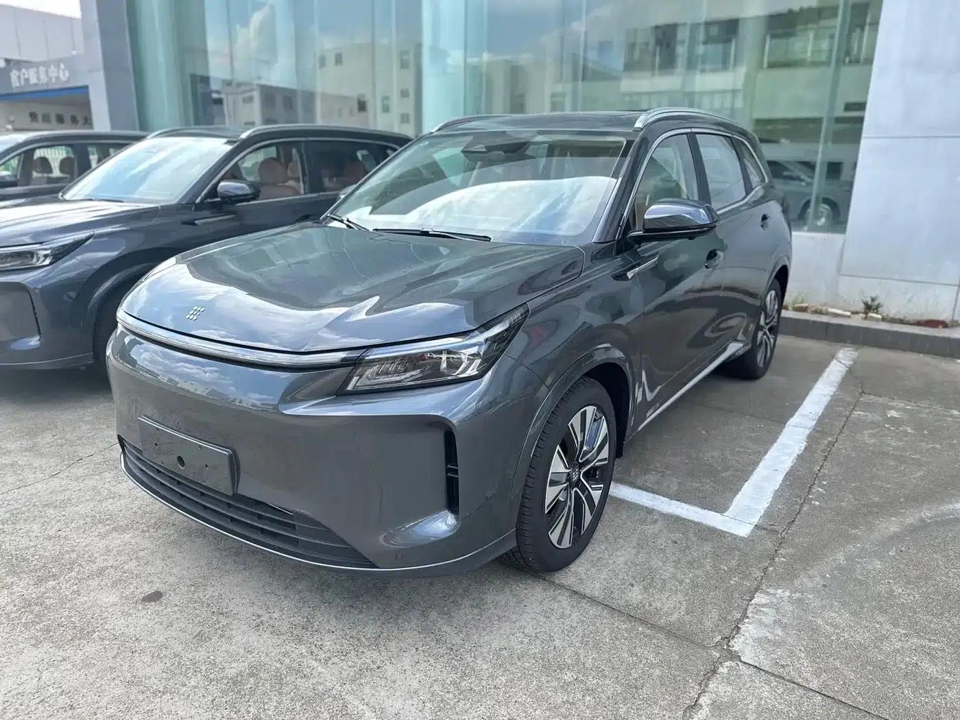 Blue Electric E5 PLUS 2026 Model, 165km Long Range First Enjoy Edition Ultra 7-Seater — миниатюра 1