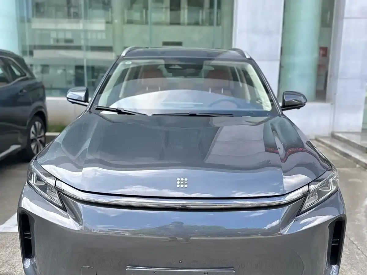 Blue Electric E5 PLUS 2026 Model, 165km Long Range First Enjoy Edition Ultra 7-Seater — миниатюра 2