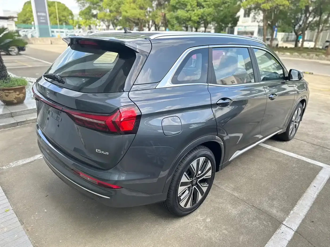 Blue Electric E5 PLUS 2026 Model, 165km Long Range First Enjoy Edition Ultra 7-Seater — миниатюра 4
