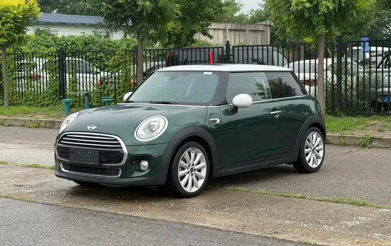 MINI 2017 1.5T COOPER Ice Blue Limited Edition — миниатюра 1