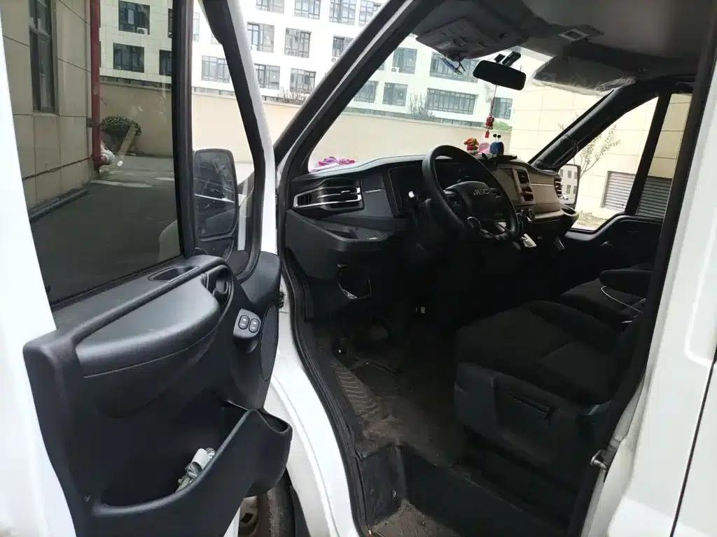 Jiangling Fushun 2023 2.0T Automatic Medium-Wheelbase High-Roof Commercial Multi-Purpose Passenger Van (6 Seats) — миниатюра 14