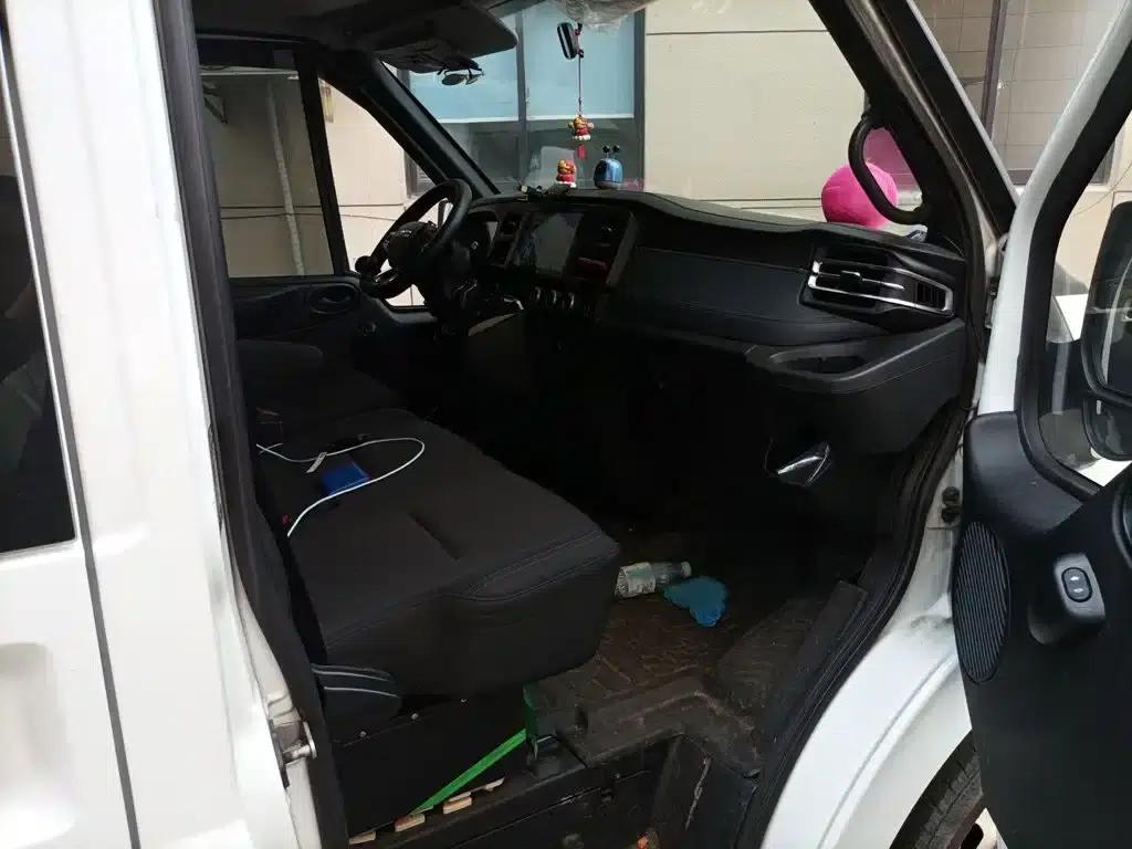 Jiangling Fushun 2023 2.0T Automatic Medium-Wheelbase High-Roof Commercial Multi-Purpose Passenger Van (6 Seats) — миниатюра 20
