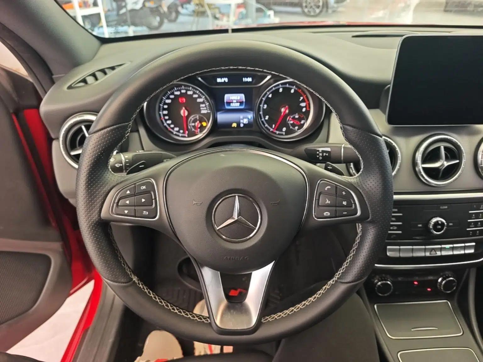 Mercedes-Benz CLA 2018 CLA 200 Style Edition — миниатюра 13