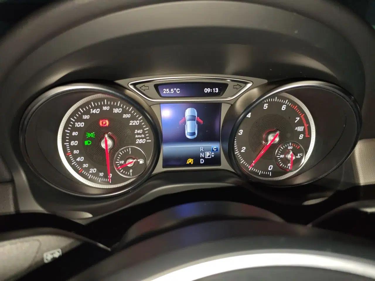 Mercedes-Benz CLA 2018 CLA 200 Style Edition — миниатюра 11