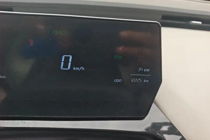 The 2024 facelifted Little Ant (Electric Chip) is a favorite model with a lithium iron phosphate battery (29.23kWh) and a range of 321km. — миниатюра 12