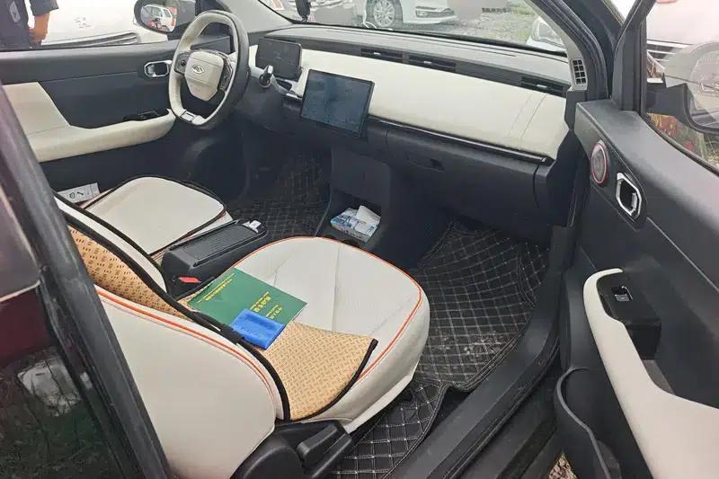 The 2024 facelifted Little Ant (Electric Chip) is a favorite model with a lithium iron phosphate battery (29.23kWh) and a range of 321km. — миниатюра 7