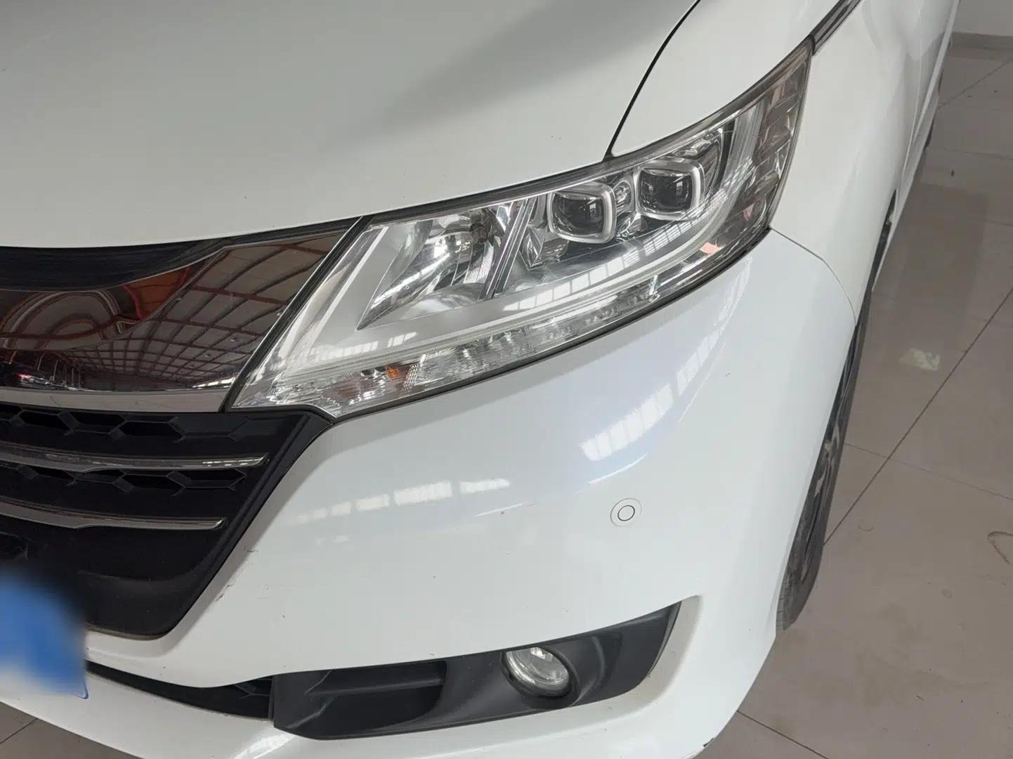Honda Odyssey 2015 Updated Version 2.4L Smart Edition — миниатюра 2