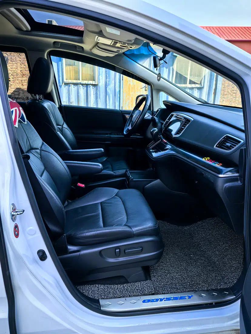 Honda Odyssey 2015 Updated Version 2.4L Smart Edition — миниатюра 13