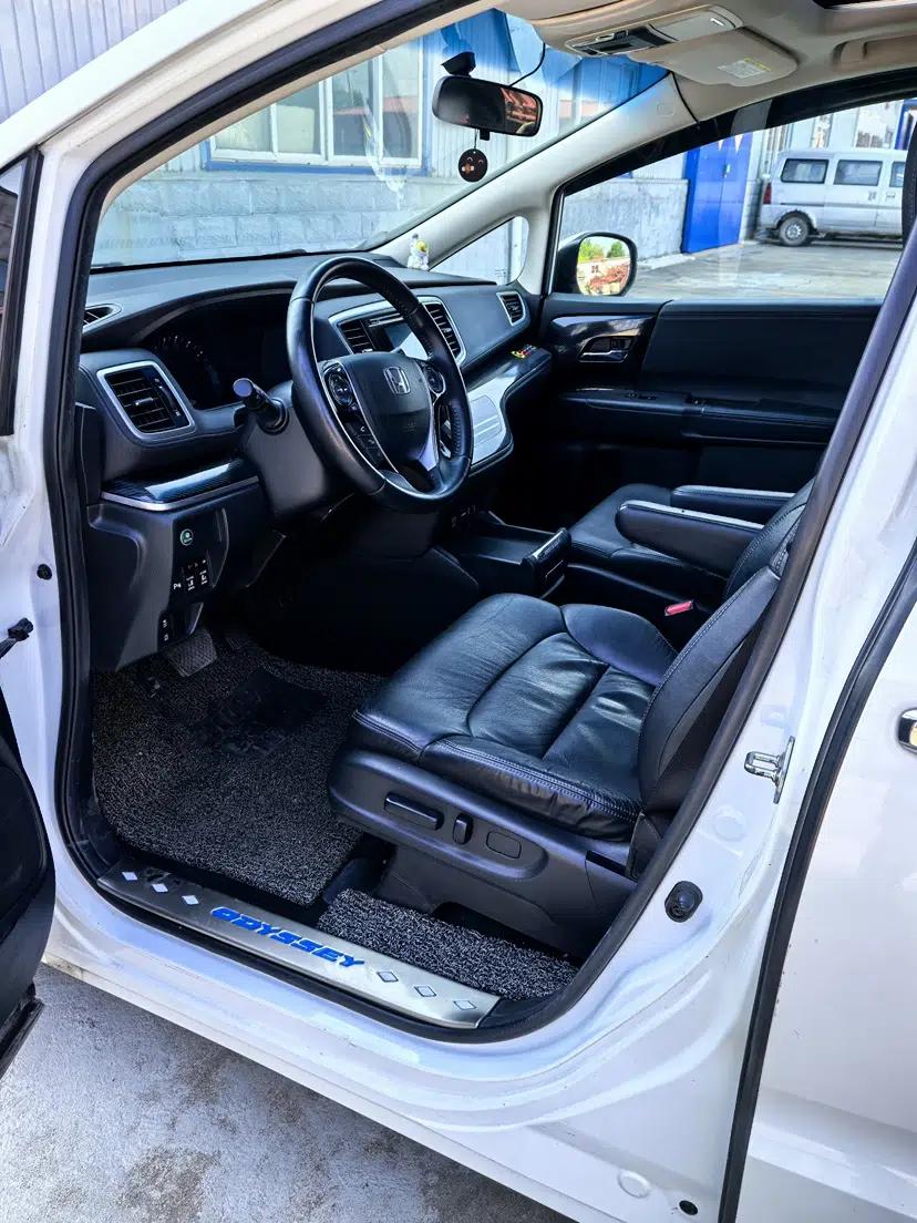 Honda Odyssey 2015 Updated Version 2.4L Smart Edition — миниатюра 17