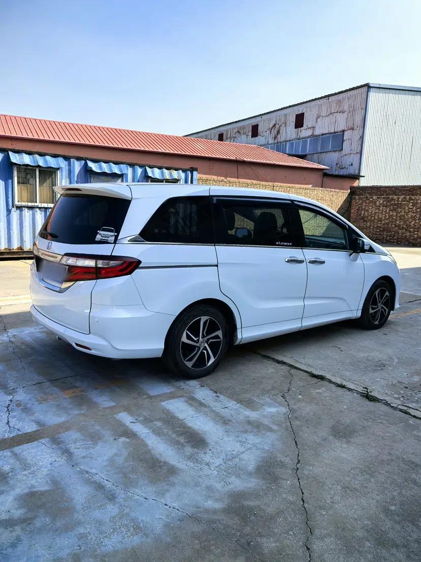 Honda Odyssey 2015 Updated Version 2.4L Smart Edition — миниатюра 8