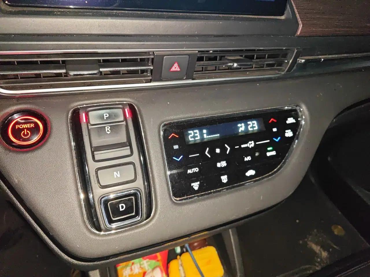 Honda Odyssey 2022 2.0L eHEV Sharp·Luxury Edition — миниатюра 14